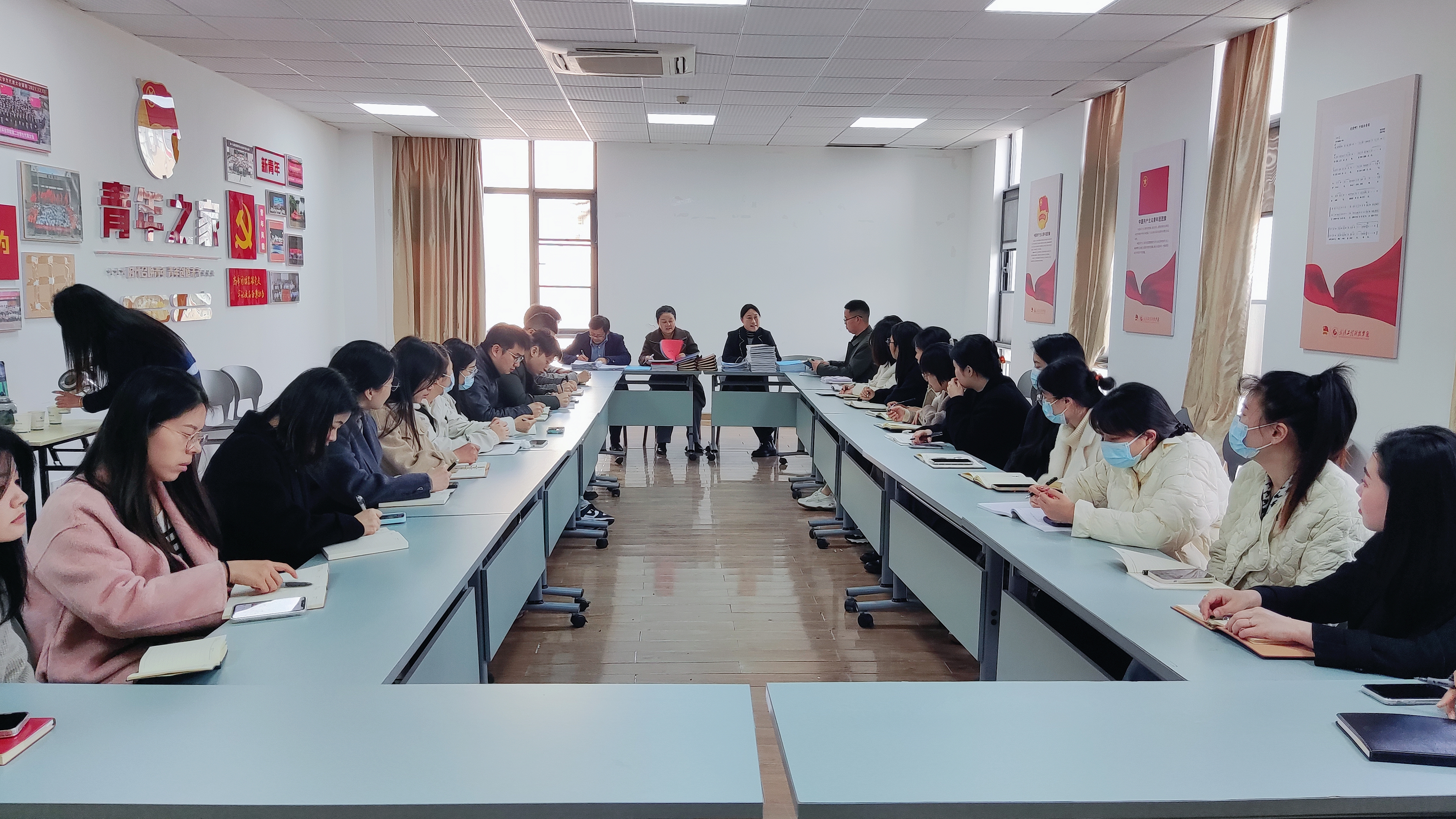 学校党委书记张会利深入各学院及后勤保卫处走访调研