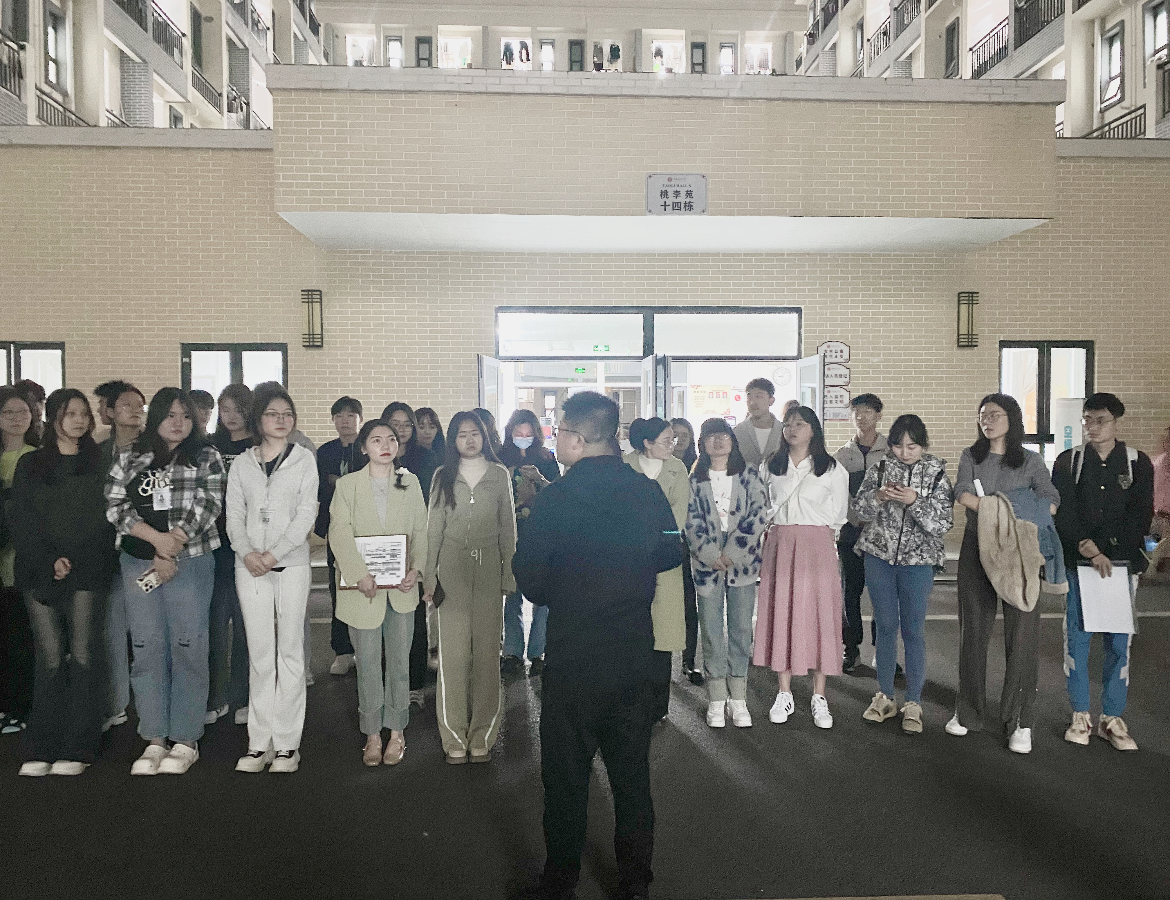【传演】传媒与演艺学院开展夜间宿舍检查