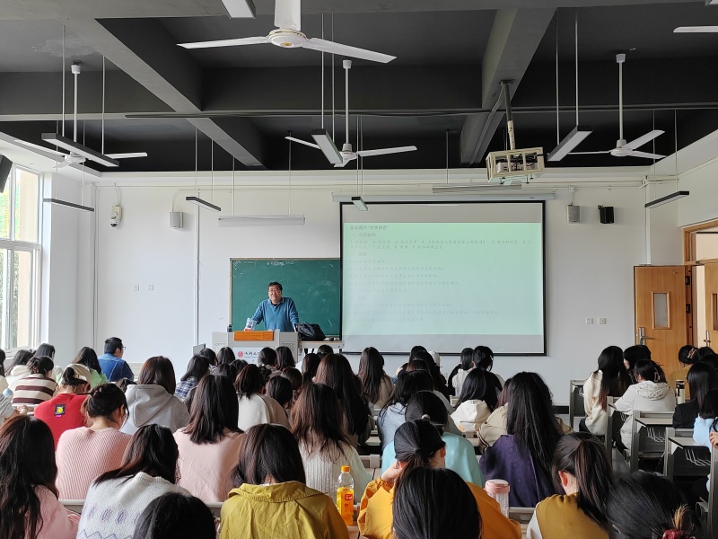 文法学院举办 “筑梦启航,砥砺前行——研究生入学备考”专题讲座