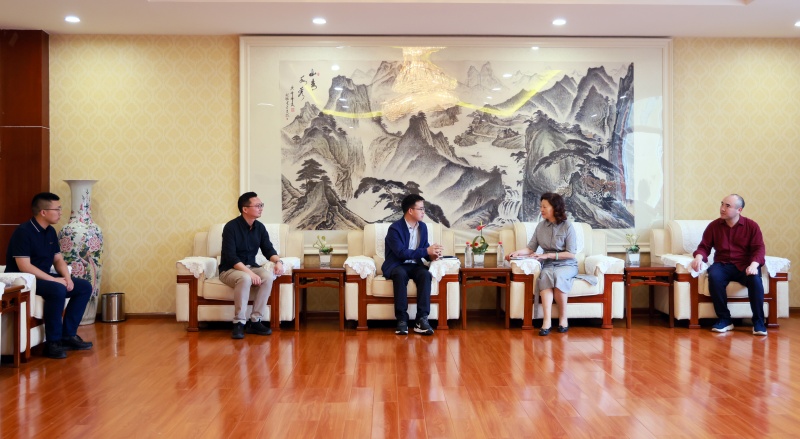高华锦会见中宣部《党建》杂志社四川服务中心杨小东一行
