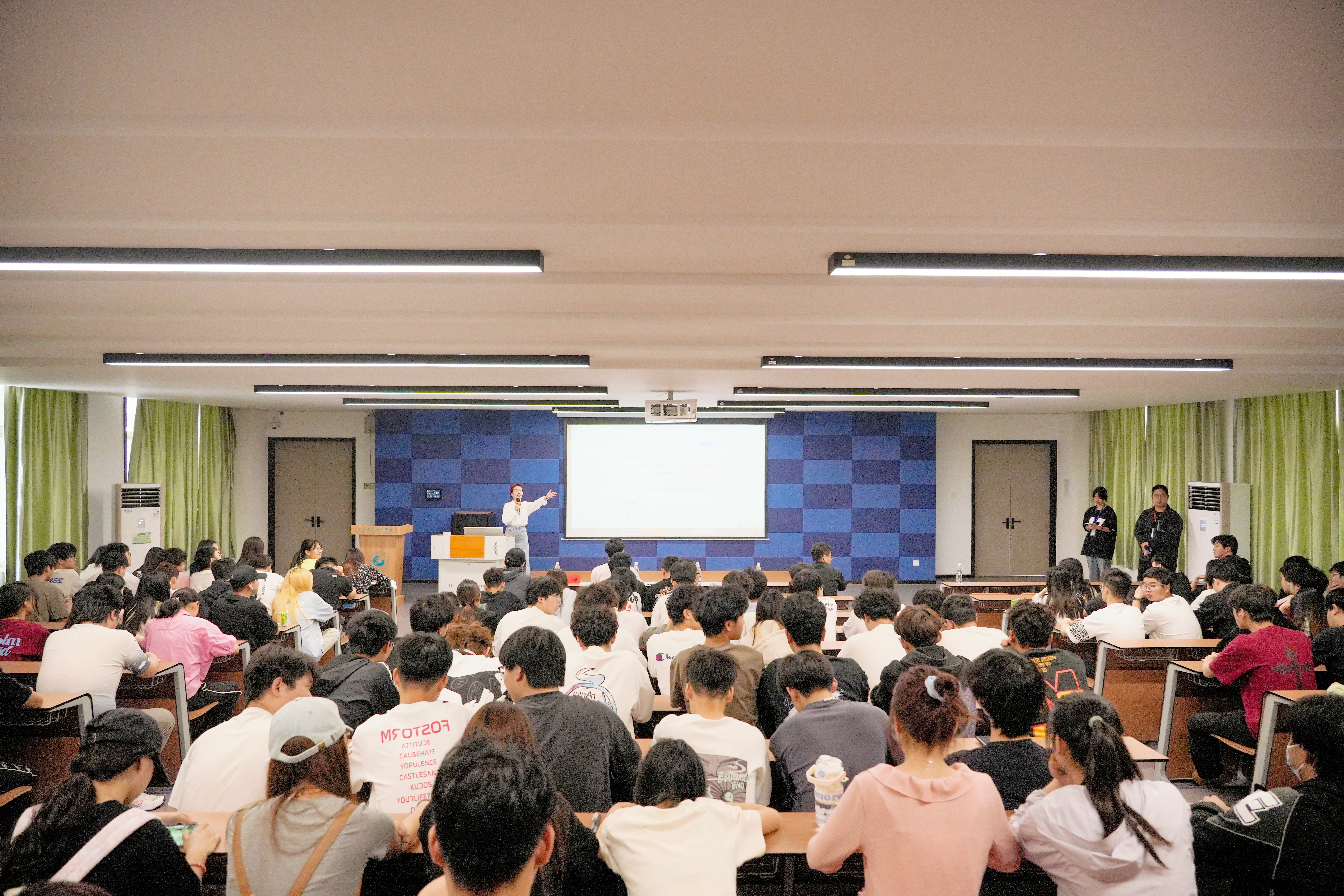 五大联赛计算机与人工智能学院举办“请进来”产业专家进校园专题讲座