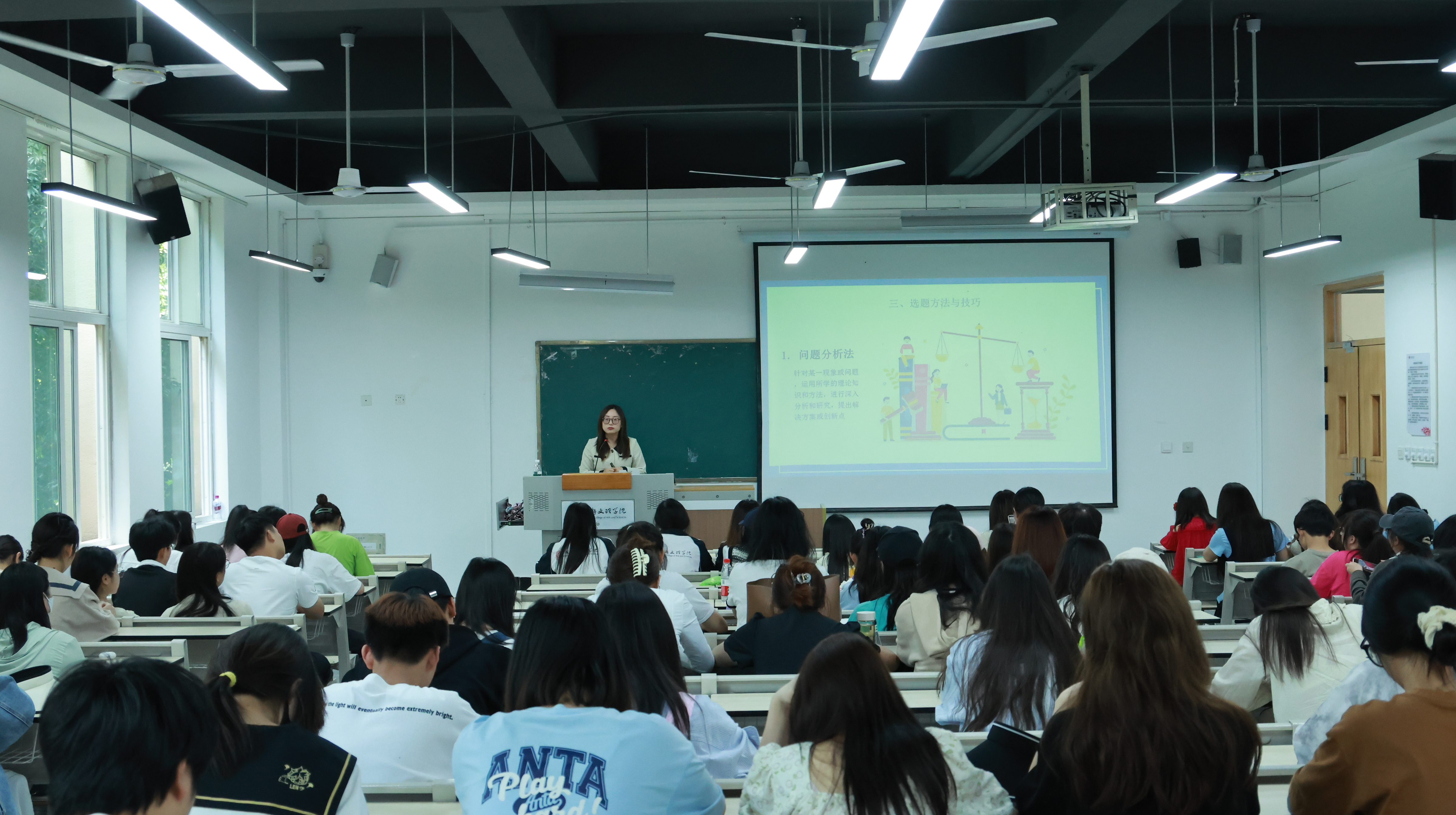 【辅导员工作室】“无垠”学科竞赛工作室举行2024年大学生创新创业训练计划项目宣讲会