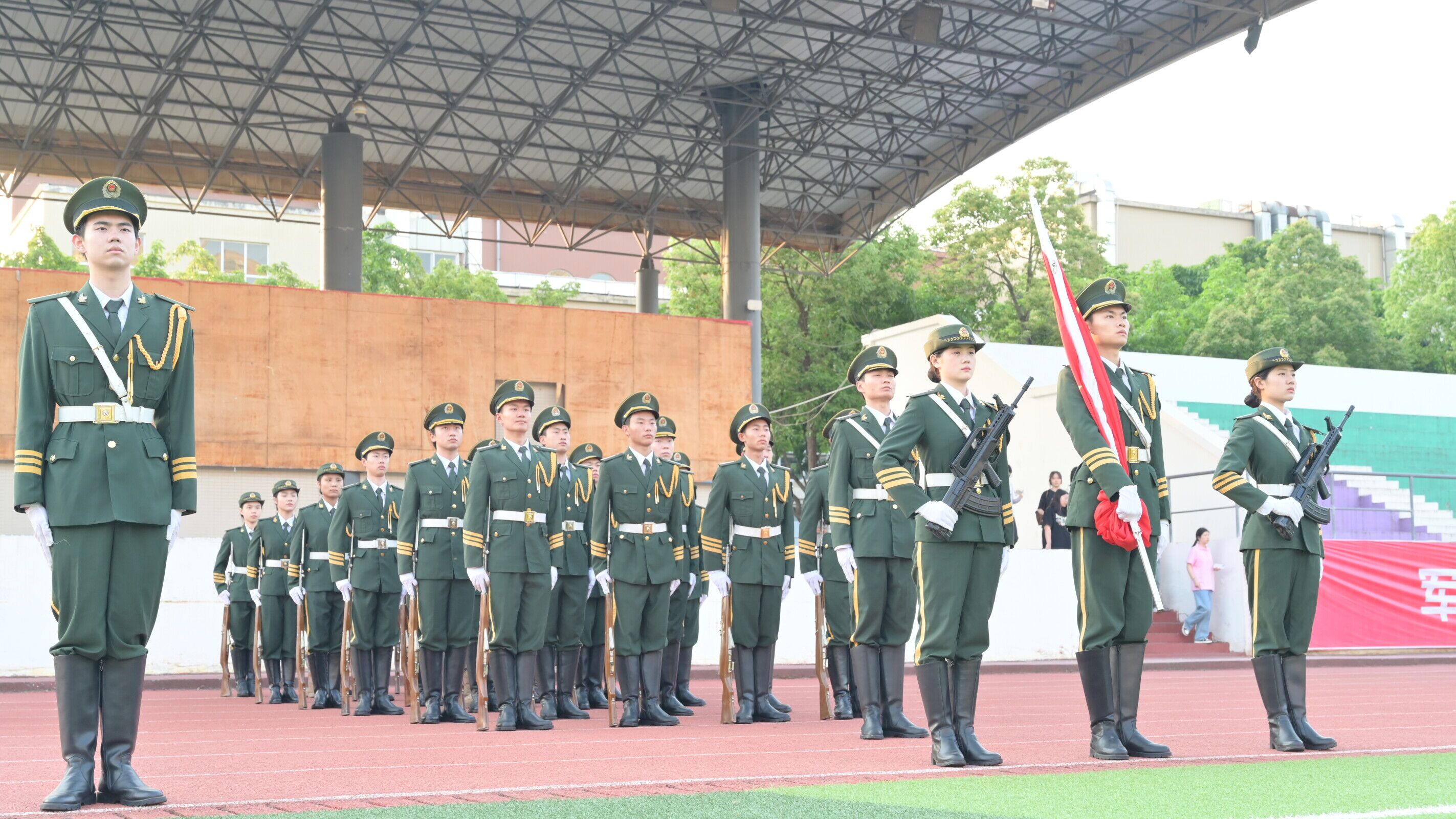 【国护】国旗护卫队完成成都文理学院第十周例行升旗仪式
