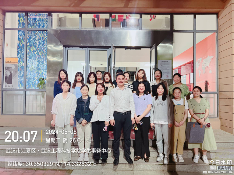 一见“寝”心 随“寓”而安 人文学院组织开展查寝活动