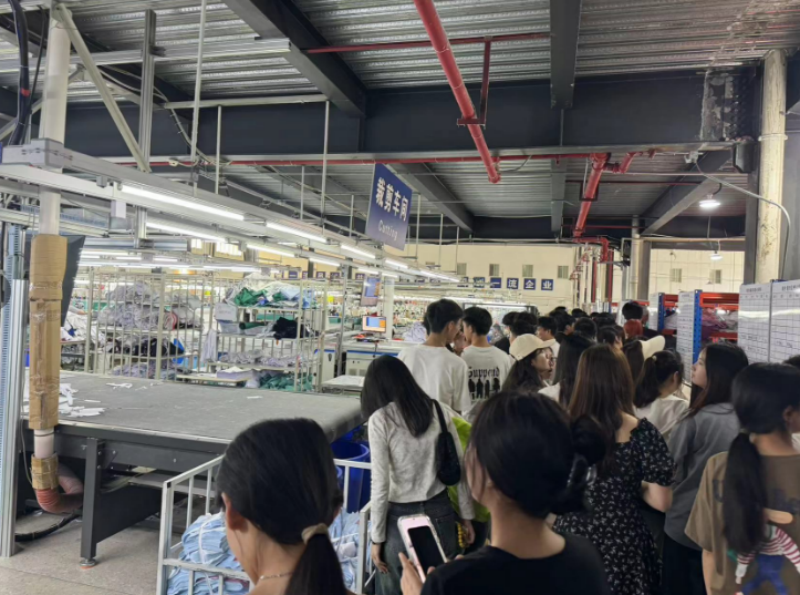 智慧财经产业学院2023级大数据管理与应用专业学生赴金堂县恒达纺织进行专业认知实践教学
