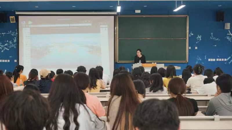 教育学院举办“中小学劳动教育项目化实践探索”主题讲座