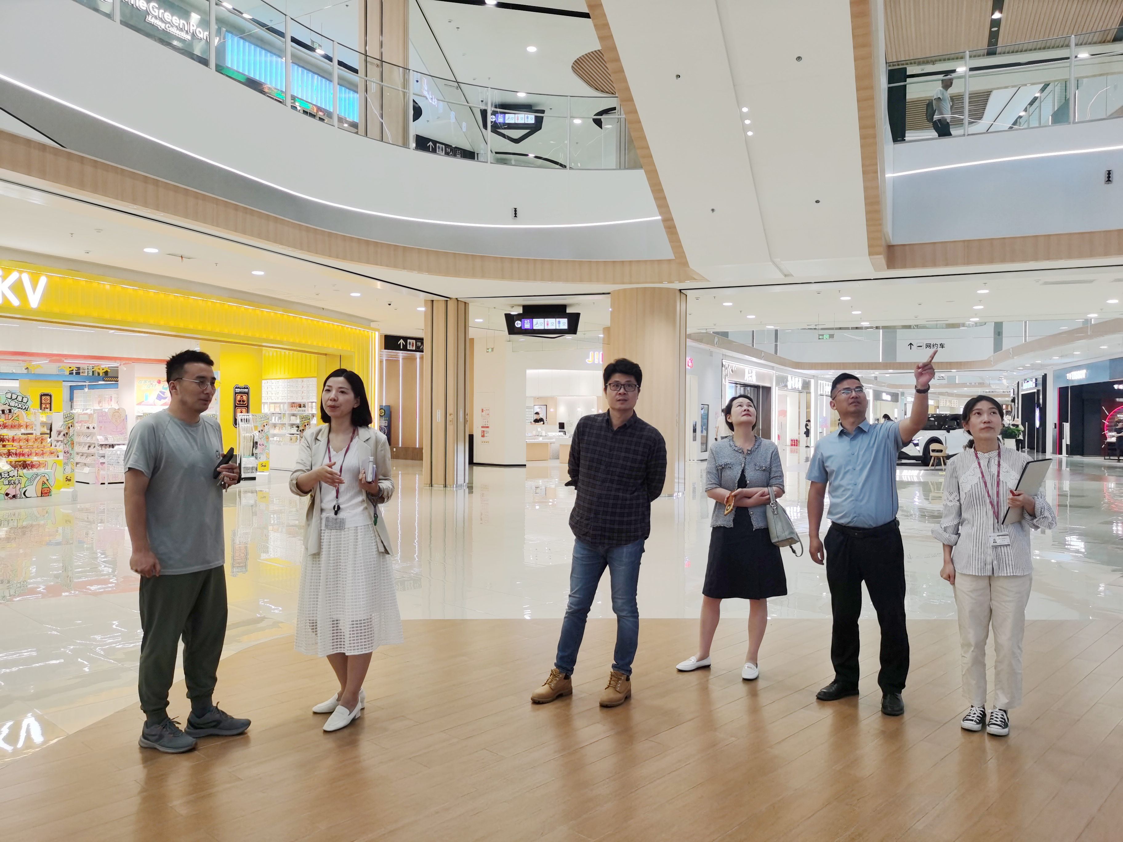 武汉工程科技学院赴永旺梦乐城武汉江夏店开展调研
