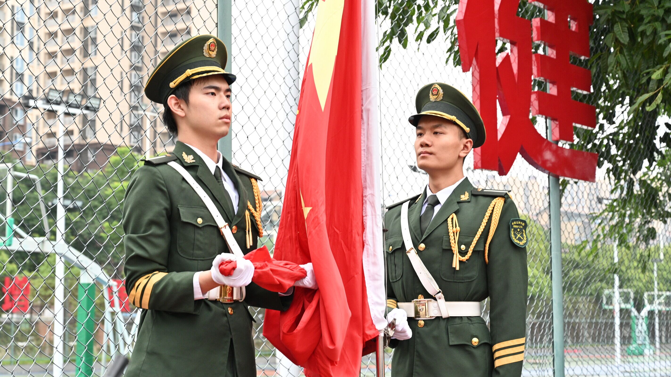 【国护】国旗护卫队完成成都文理学院第十四周例行升旗仪式