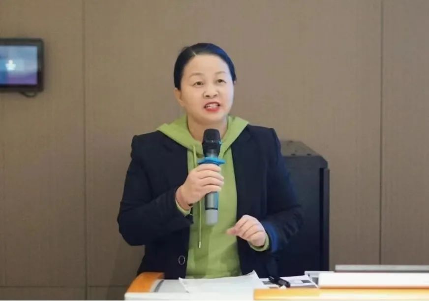 欧洲五大联赛官网校领导为学生讲授形势与政策课