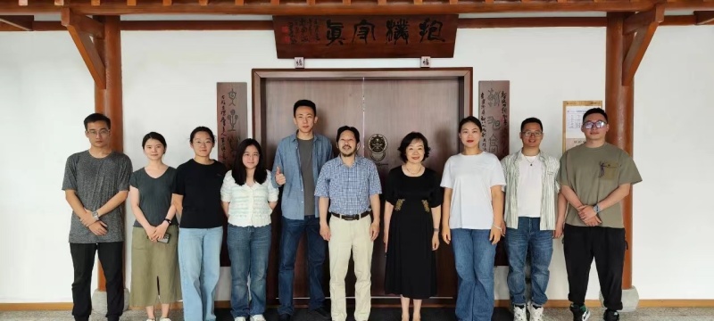 南京航空航天大学教授邱世鸿到我校开展《艺道合一:徐无闻先生的书法篆刻》专题讲座