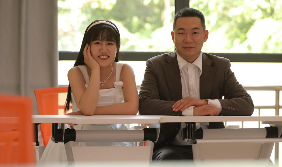 从校服到婚纱!武汉工程科技学院这对校友重返母校拍婚纱照