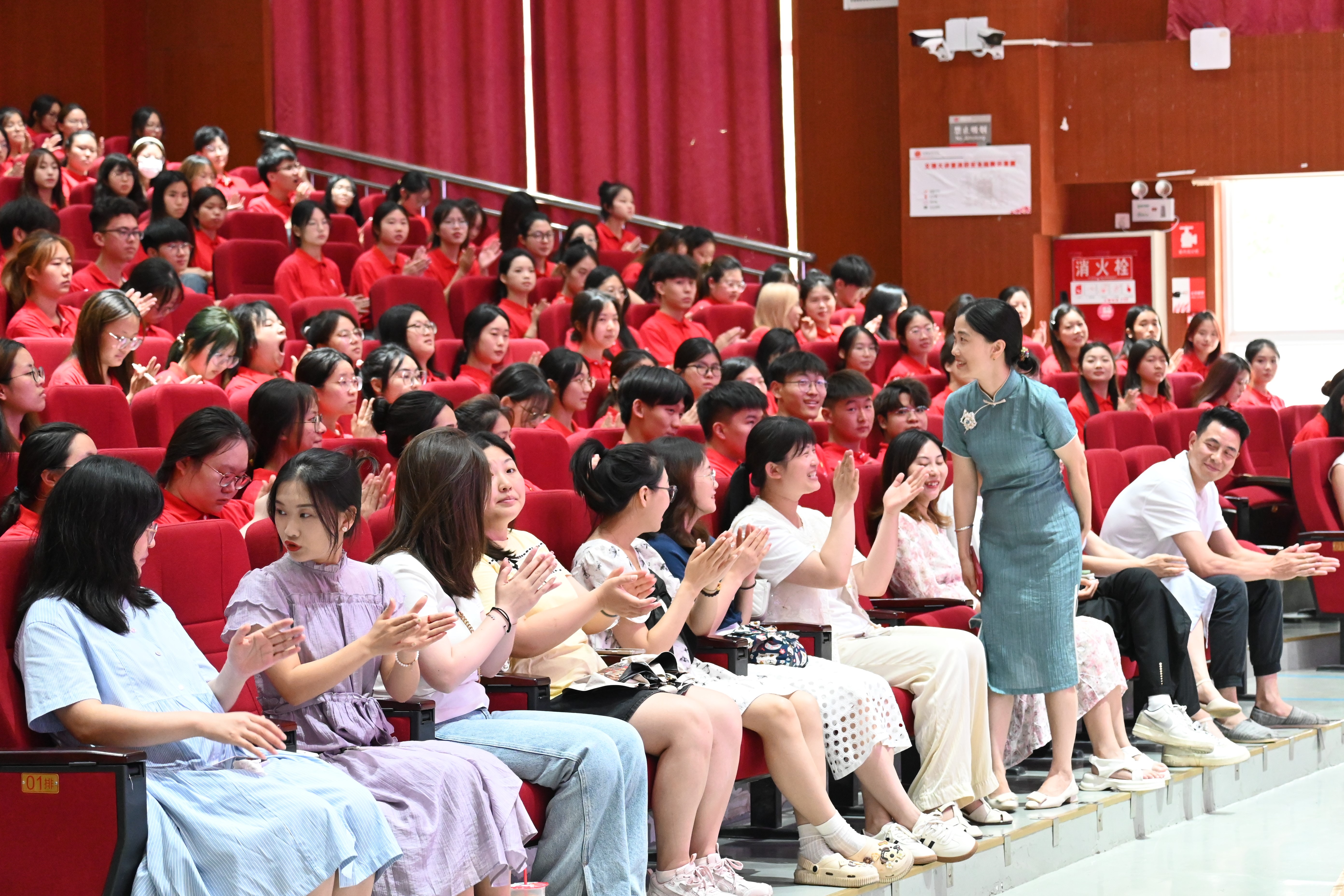 【会计】会计学院举行学生组织总结大会暨第十四届学生干部受聘仪式