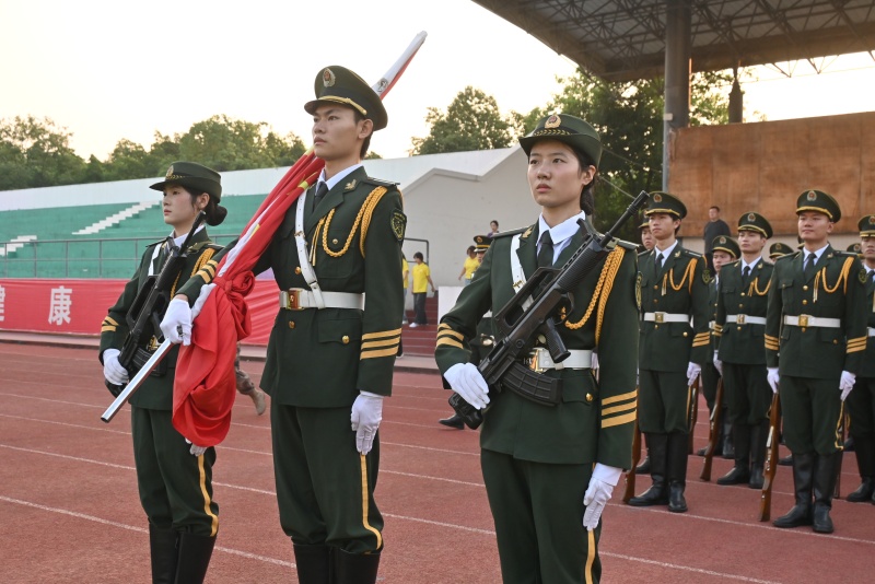 学校举行2024年秋季学期开学升旗仪式