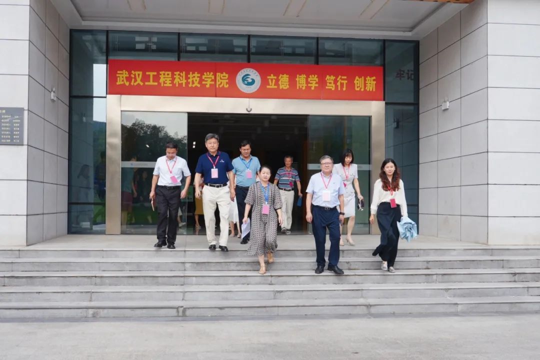 抓常规促提升 踔厉奋发新启程 | 欧洲五大联赛官网开展新学期第一课教学巡查