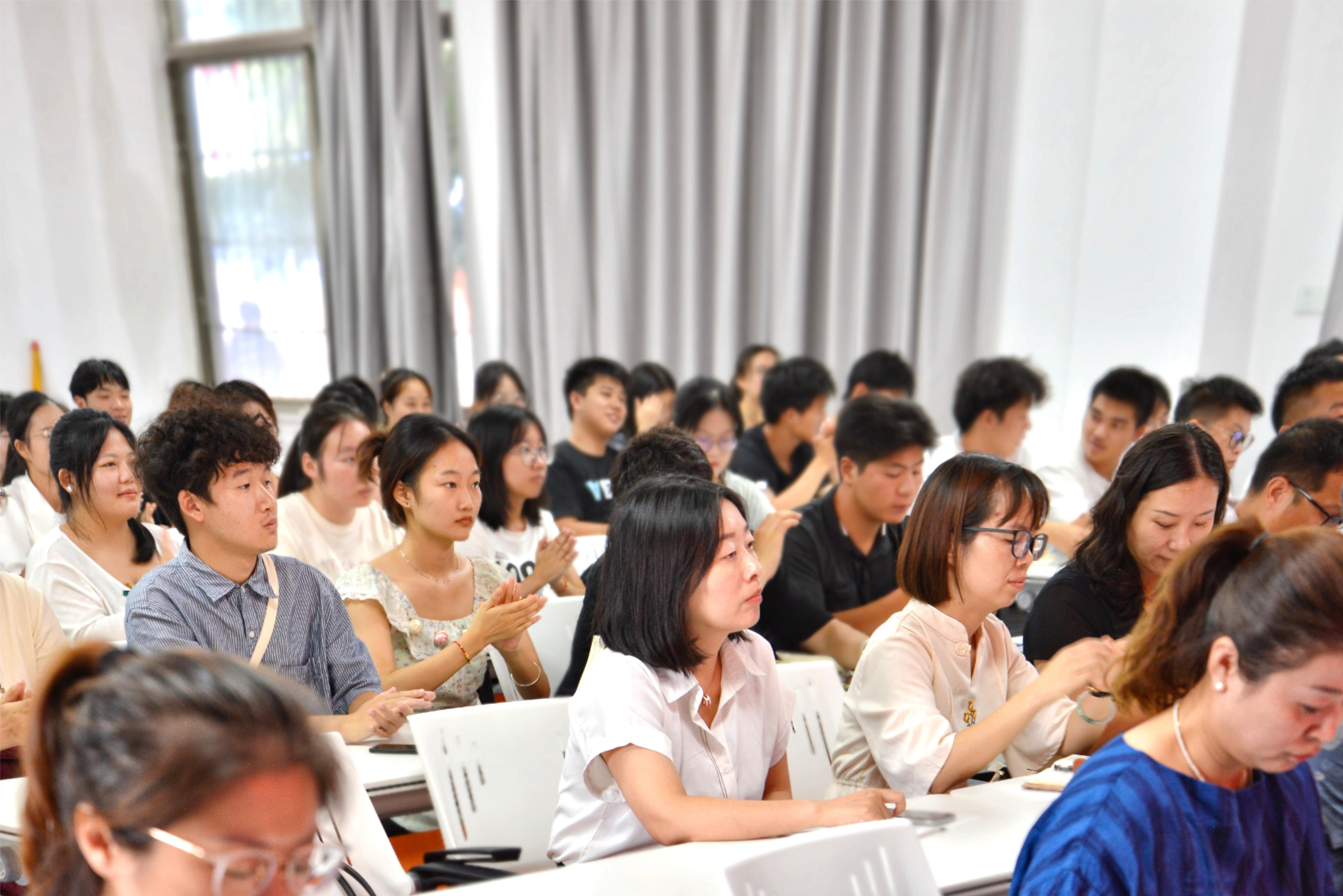 出征仪式振人心 实习之路展豪情 | 我校人文学院2025届毕业生教育实习出征并进驻实习点
