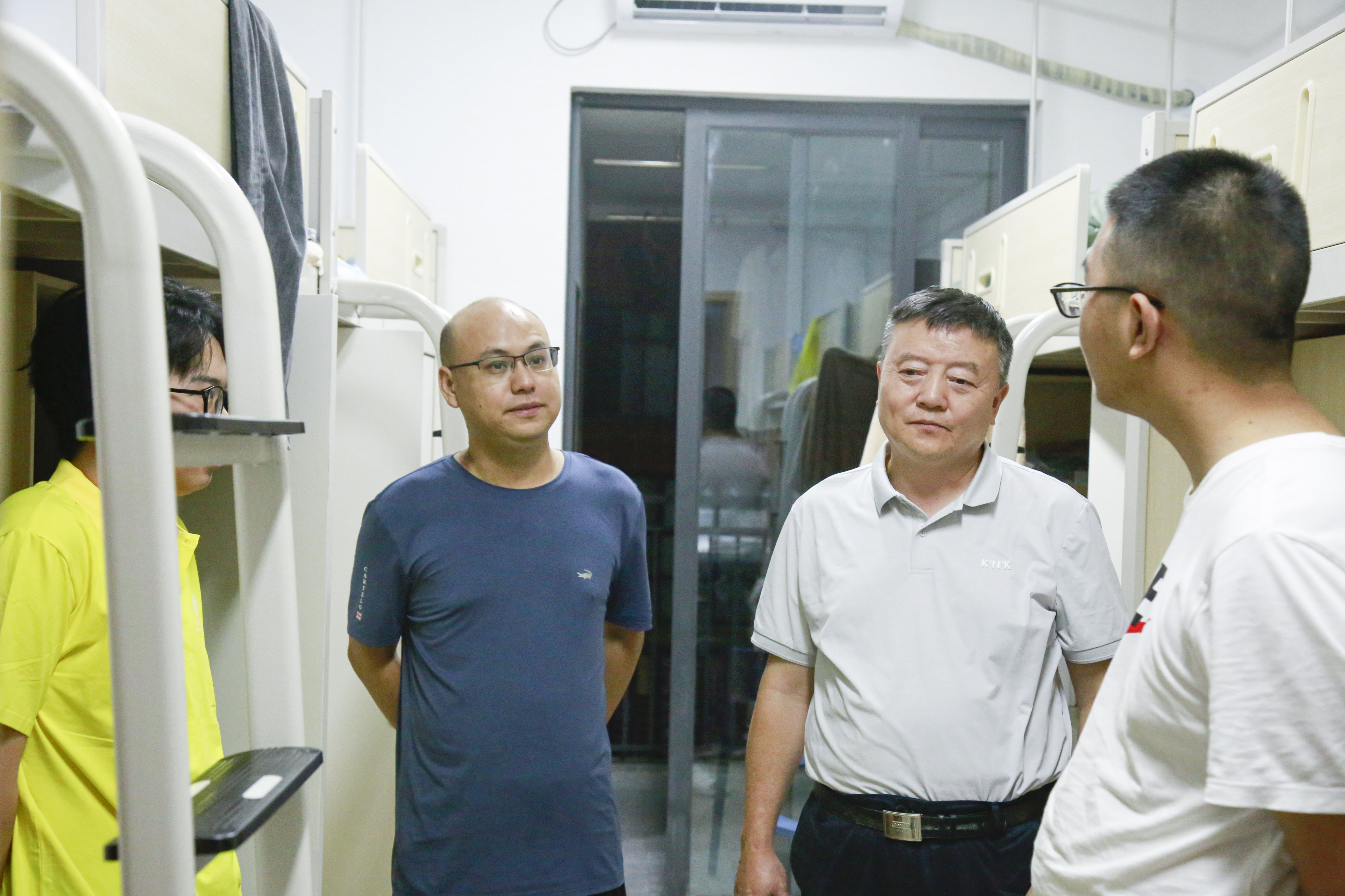【建筑】建筑学院走访慰问2024级新生宿舍