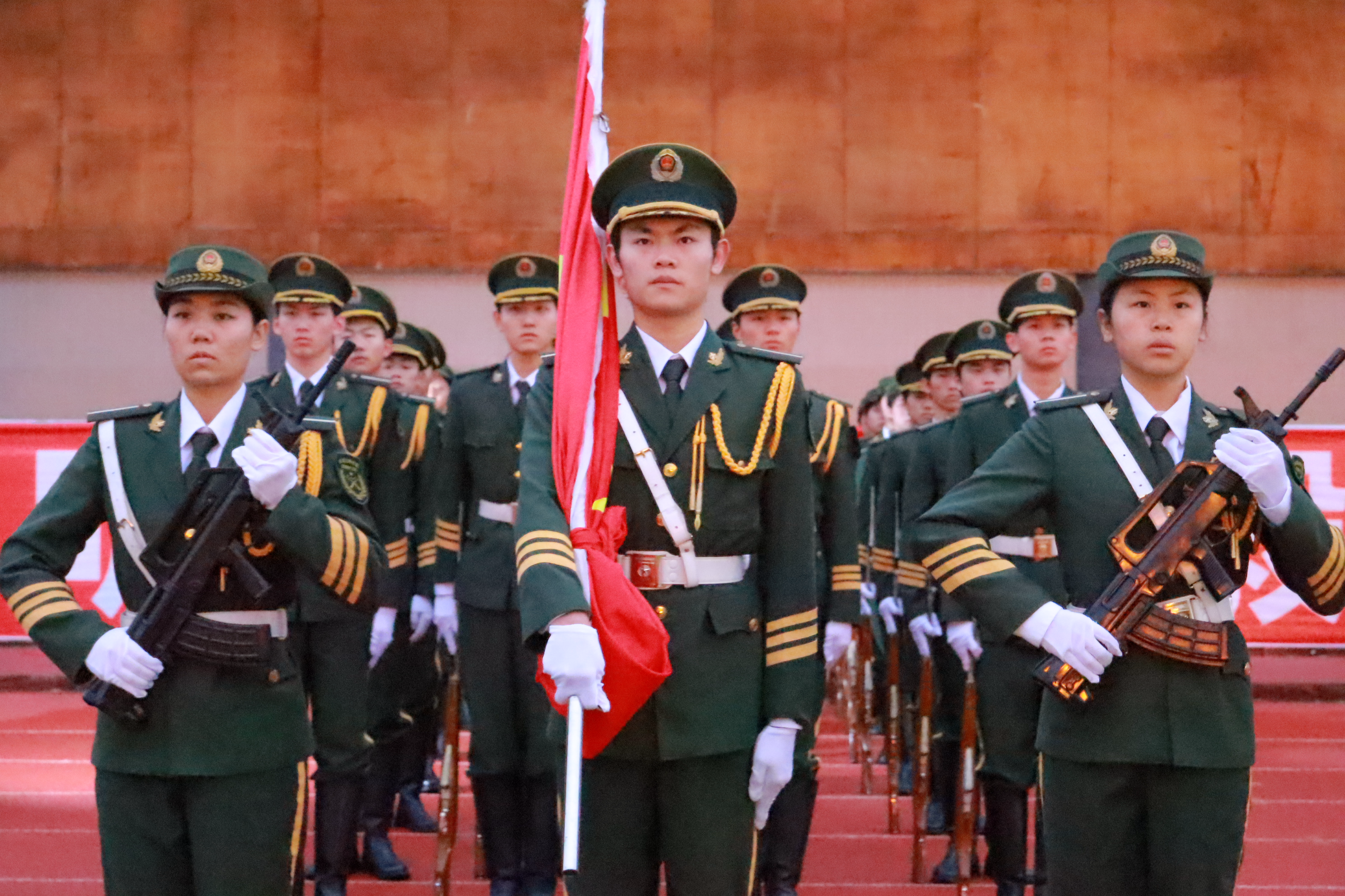【国护】国旗护卫队完成成都文理学院第十三周例行升旗仪式