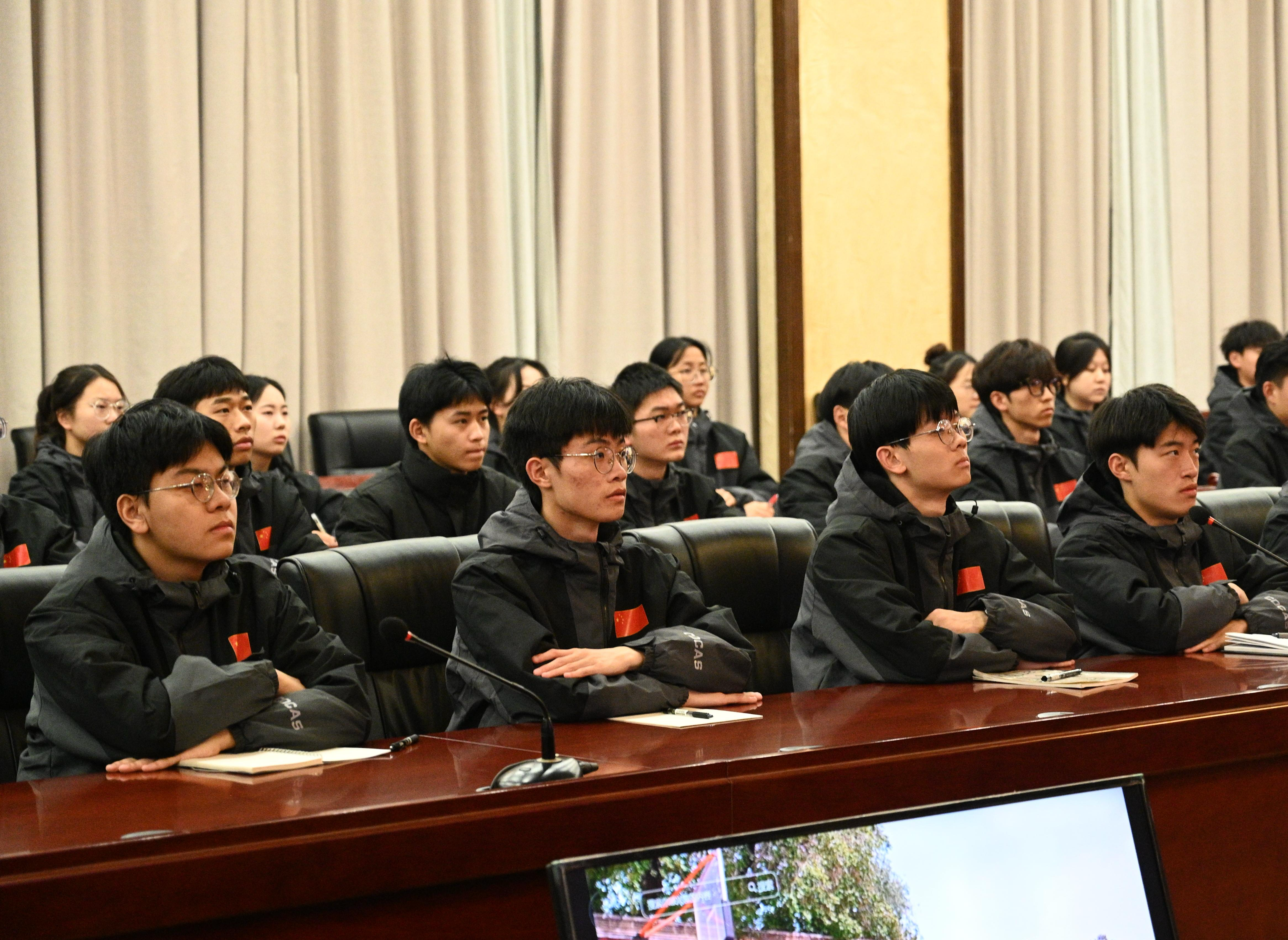 【国护】国旗护卫队顺利召开主题思想教育会议暨劈枪队列动作讲解会