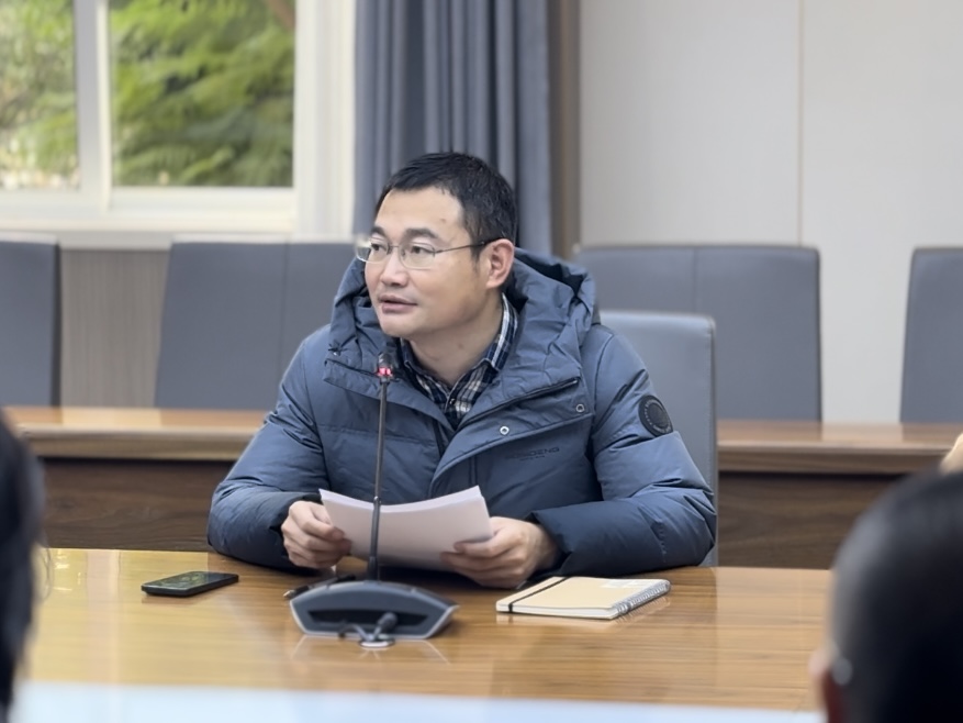 图文信息中心召开实验室工作例会