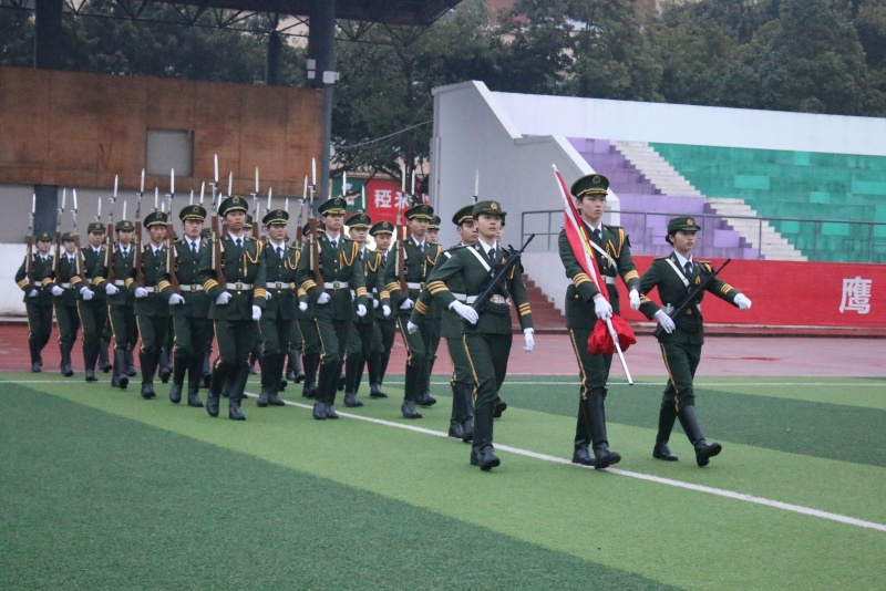 学校举行2025年春季学期开学升旗仪式