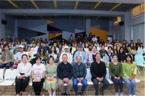 基础与外语学院开展2023级新生大讲堂暨名师面对面活动