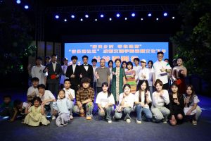 【传演】传媒与演艺学院赴金堂县红旗村举办“音乐进社区”成都文理学院2024年暑期文化下乡公益演唱会