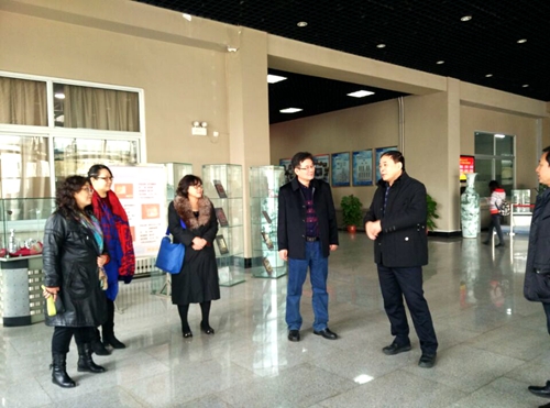 现场交谈.jpg