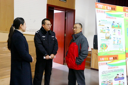 赵校长和老师谈话4.JPG