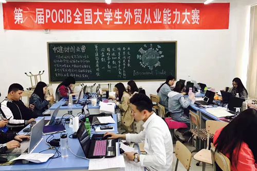 同学们在认真比赛_副本.jpg