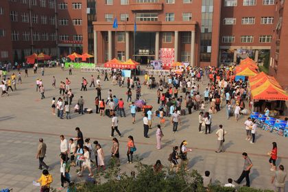 报到现场2.jpg