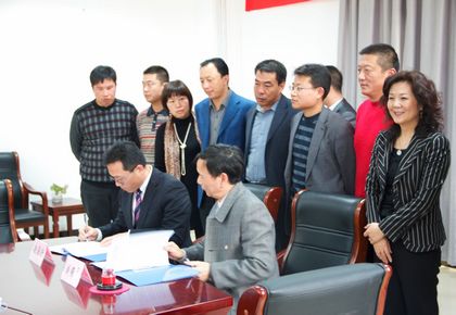 我校和河北同商会签订合作协议.jpg