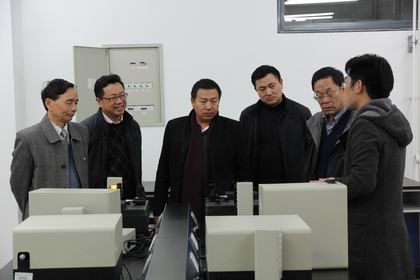 参观实验室.jpg