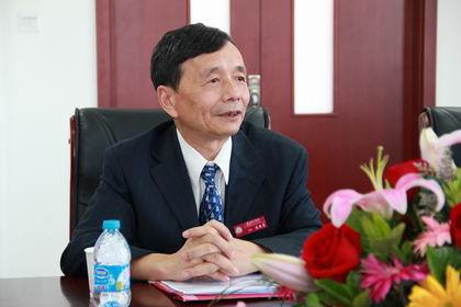 盛校长答记者问.jpg