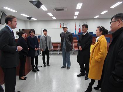 参访团考察韩东大学法学研究中心.jpg