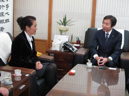 刘元园副校长与东国大学(庆州校区)李桂英校长交流.jpg
