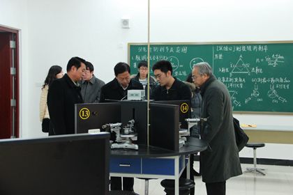 参观实验室3.jpg
