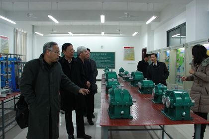 参观实验室2.jpg