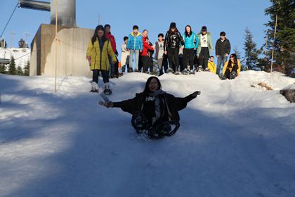 同学们在滑雪 (2)_副本.jpg