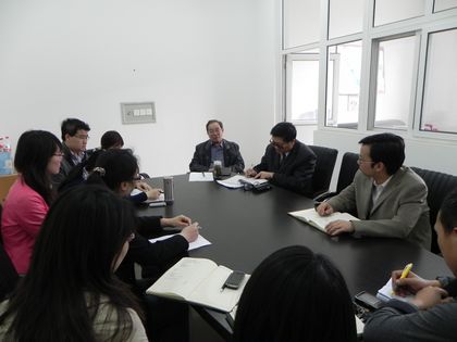 专家组与教师座谈3.jpg