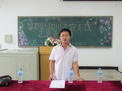 张益钧老师在讲解.JPG