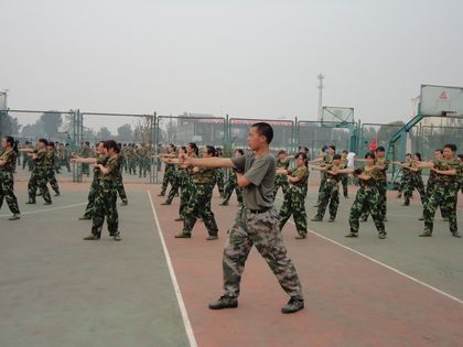 教官带领学生训练 上稿.JPG