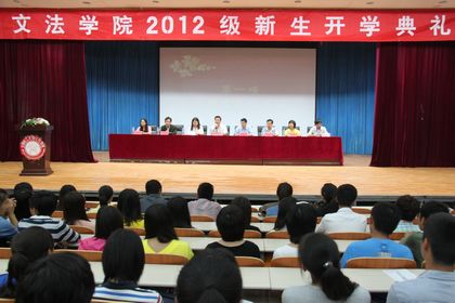 刘鹏飞副书记主持会议1.jpg