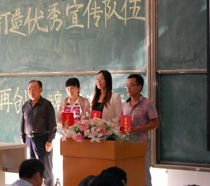 优秀通讯员颁奖1.jpg