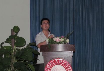 刘鹏飞副书记在主讲1.jpg