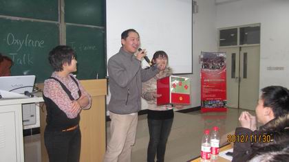 迪卡侬人事经理抽出幸运观众 上稿.jpg