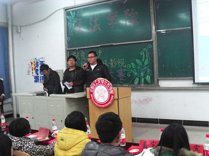 选手进行配音比赛 上稿.jpg