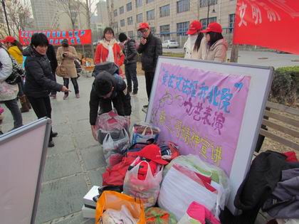 小区居民积极捐赠 上稿.jpg