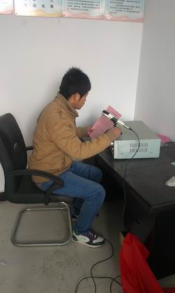 队员在村广播站宣讲 上稿.jpg