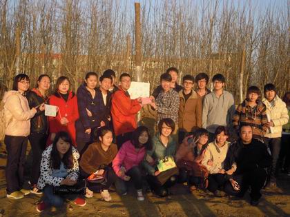 老师与同学们合影留念  上稿.jpg
