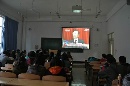 观看两会视频 上稿.jpg